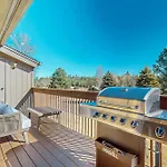 Cozy Mountain Retreat