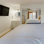 Cozy Mountain Retreat