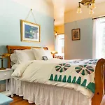 Starlight Pines Bed & Breakfast