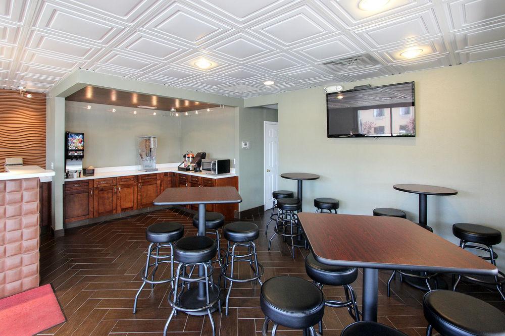 Econo Motel 2*