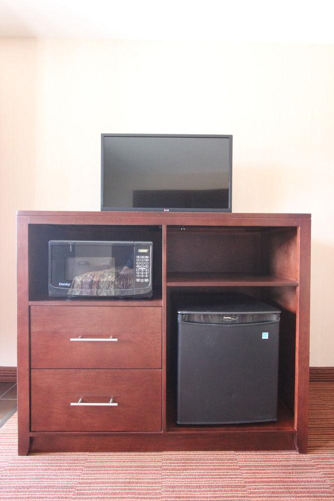 Econo Motel 2*