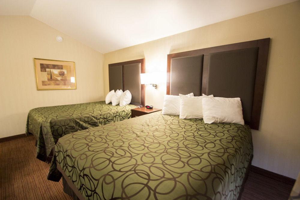 Econo Motel 2*