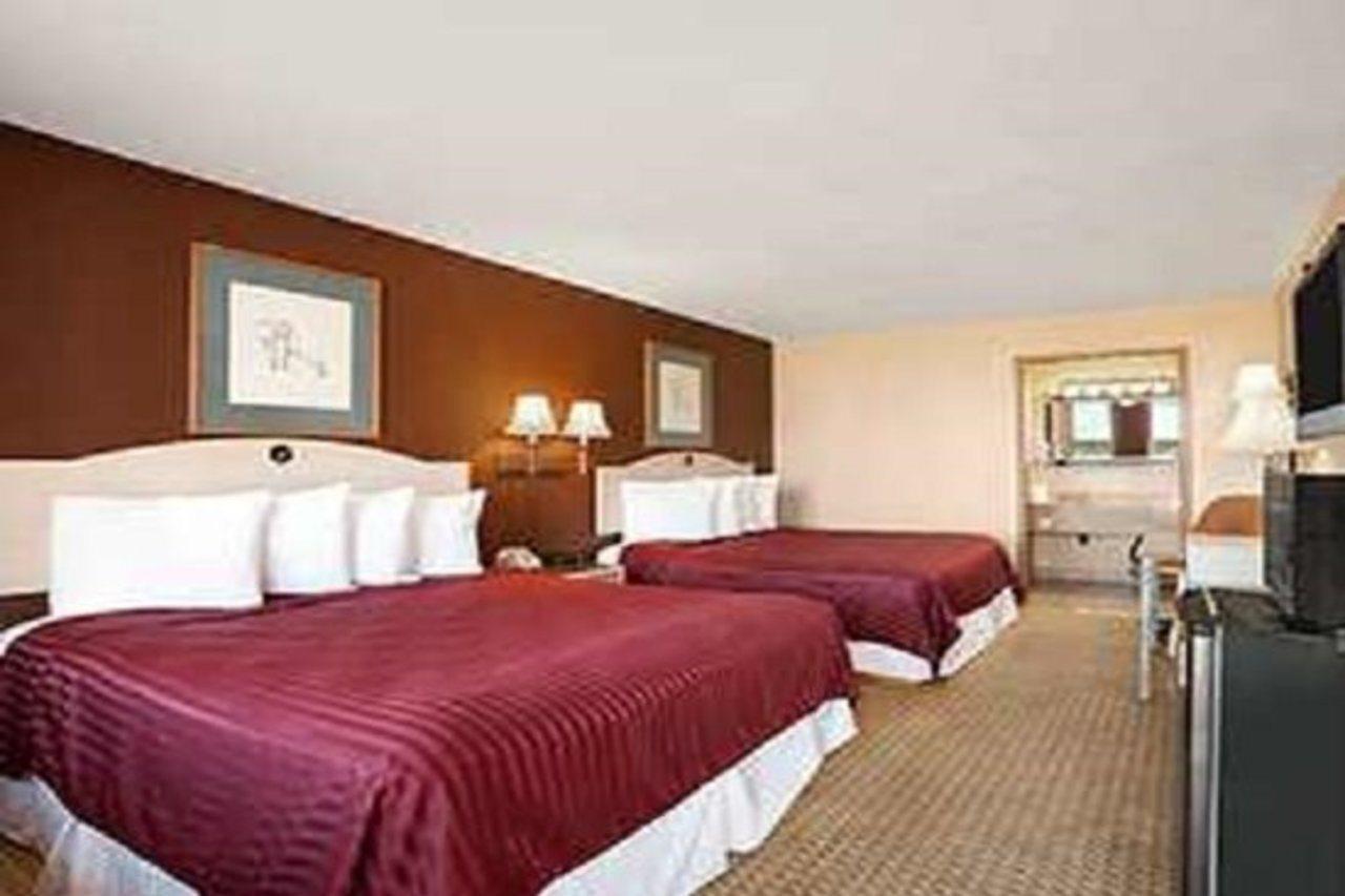 Travelodge - Nau Conference Center Motel
