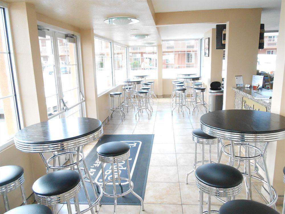 Travelodge - Nau Conference Center Motel 3*