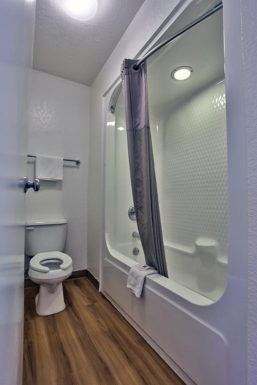Hotel 6-flagstaff, Az - Butler Flagstaff