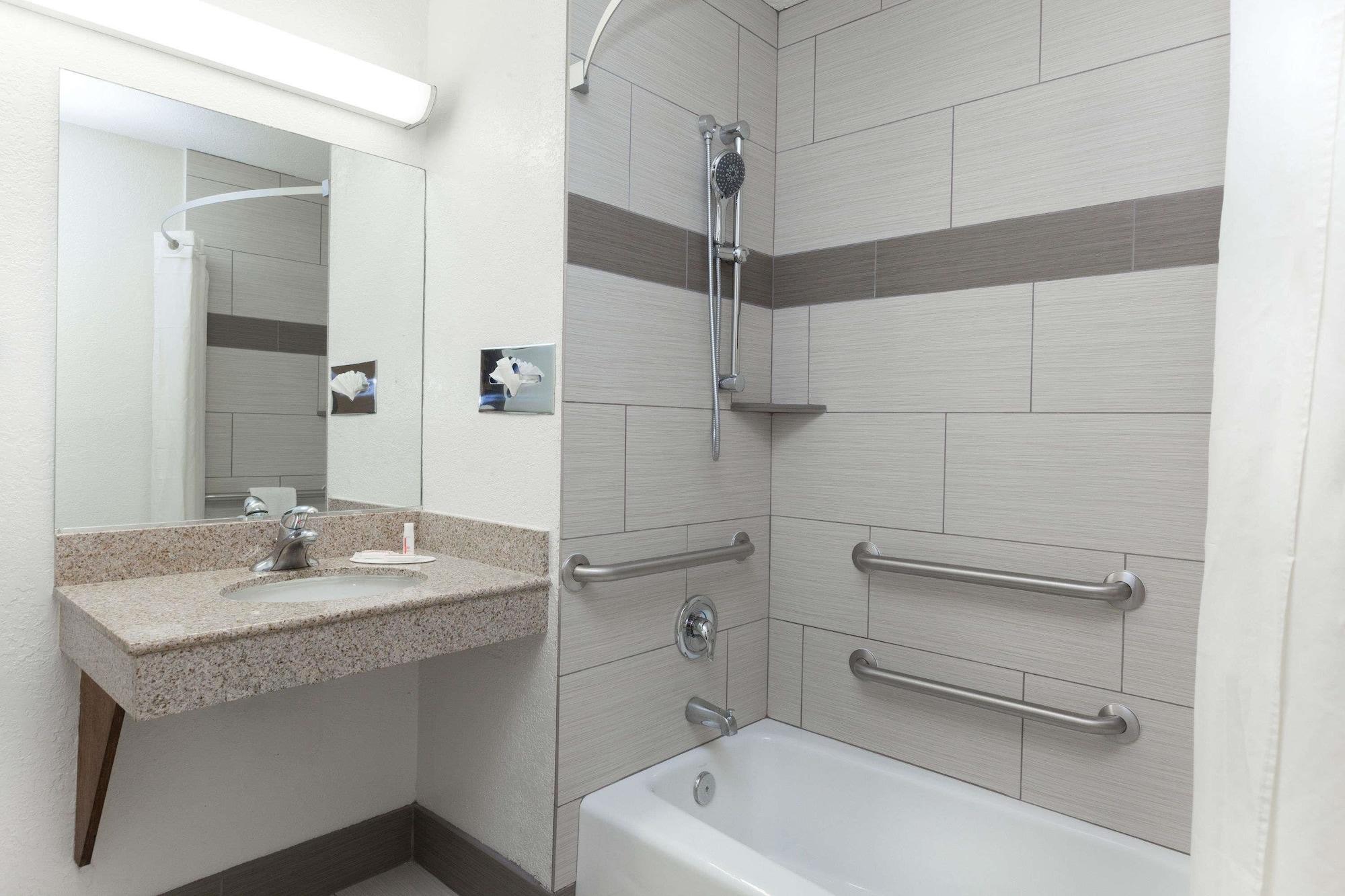 Super 8 By Wyndham 3*