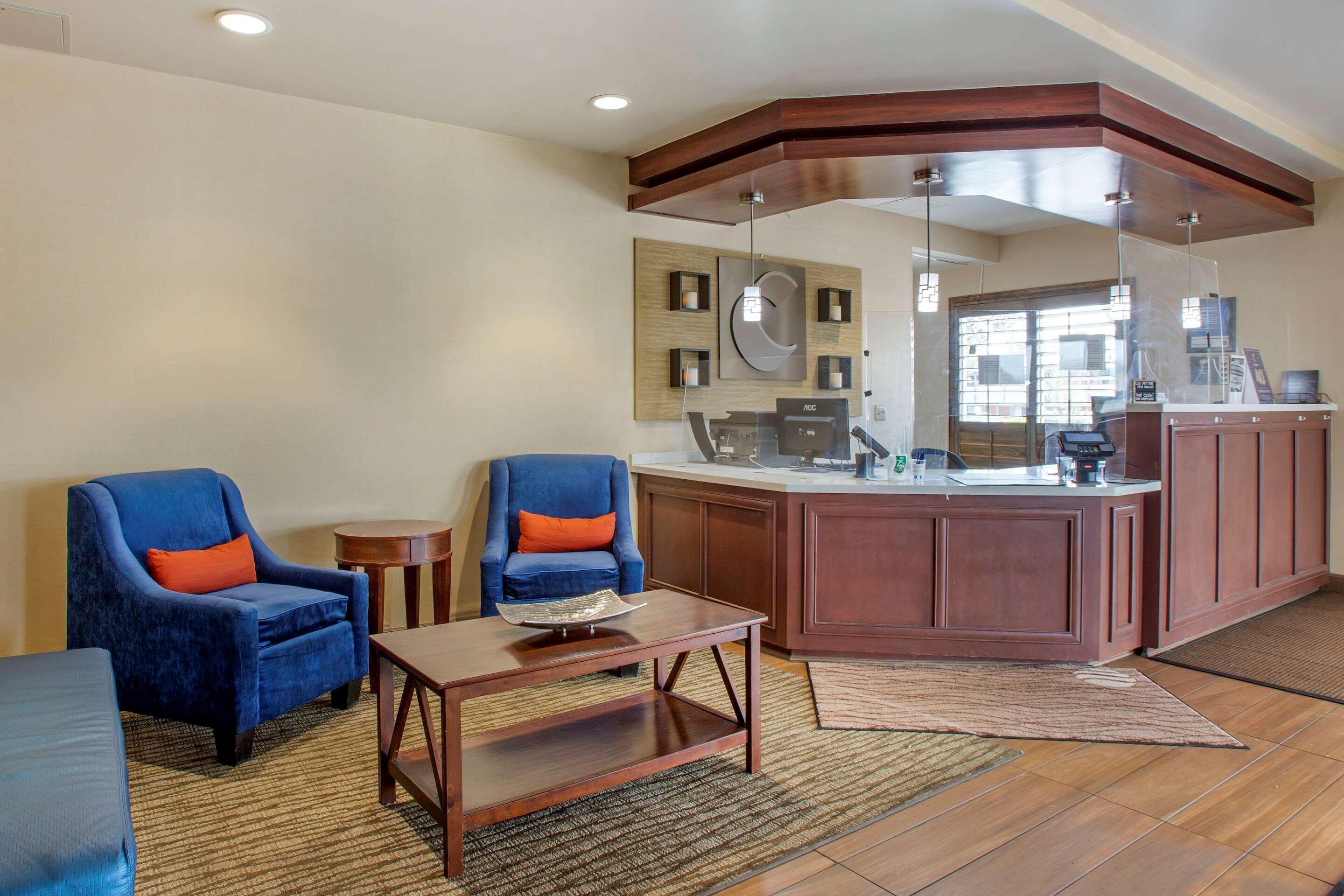 Comfort Lucky Lane I-40 Inn
