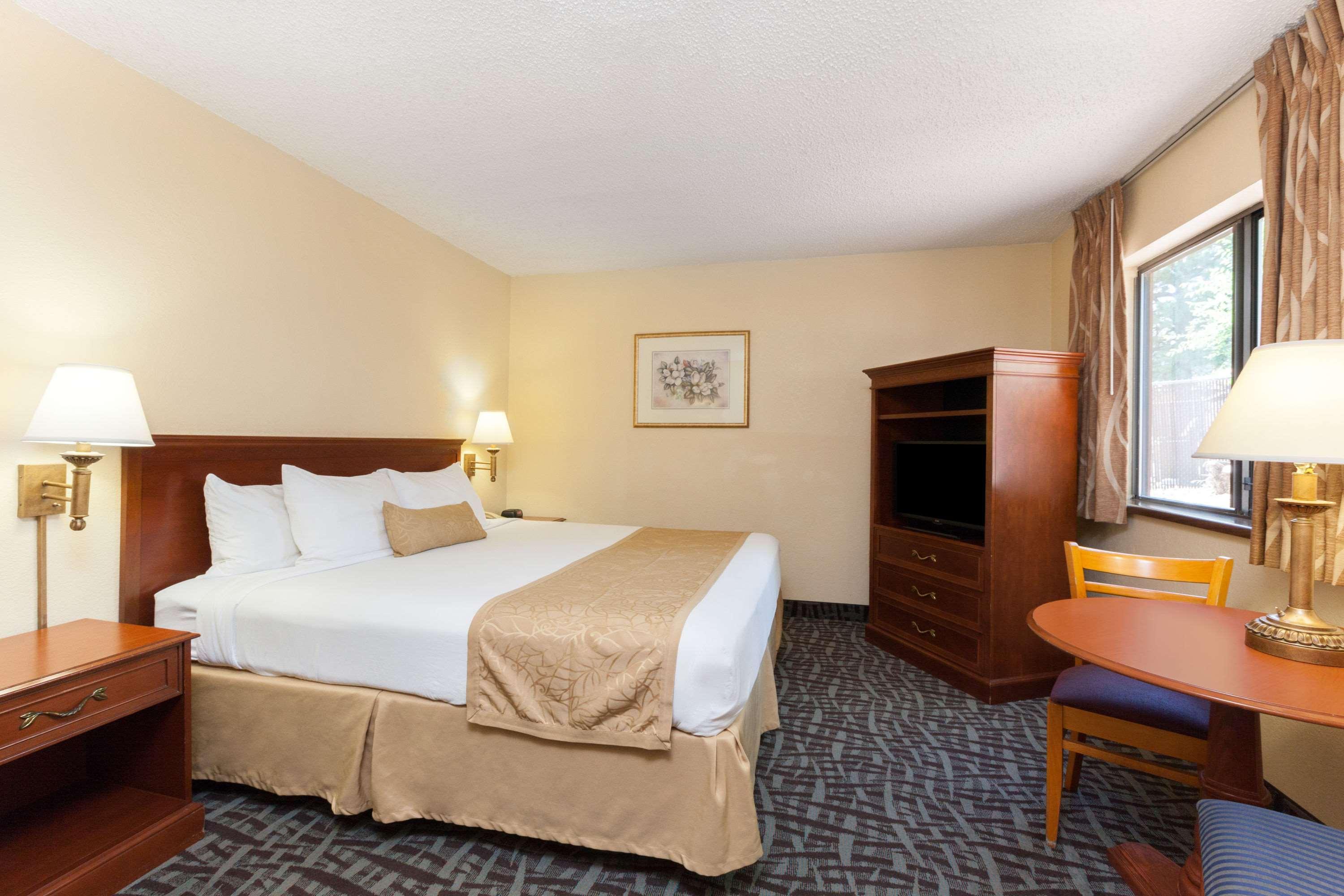 Hotel Super 8 By Wyndham 3*