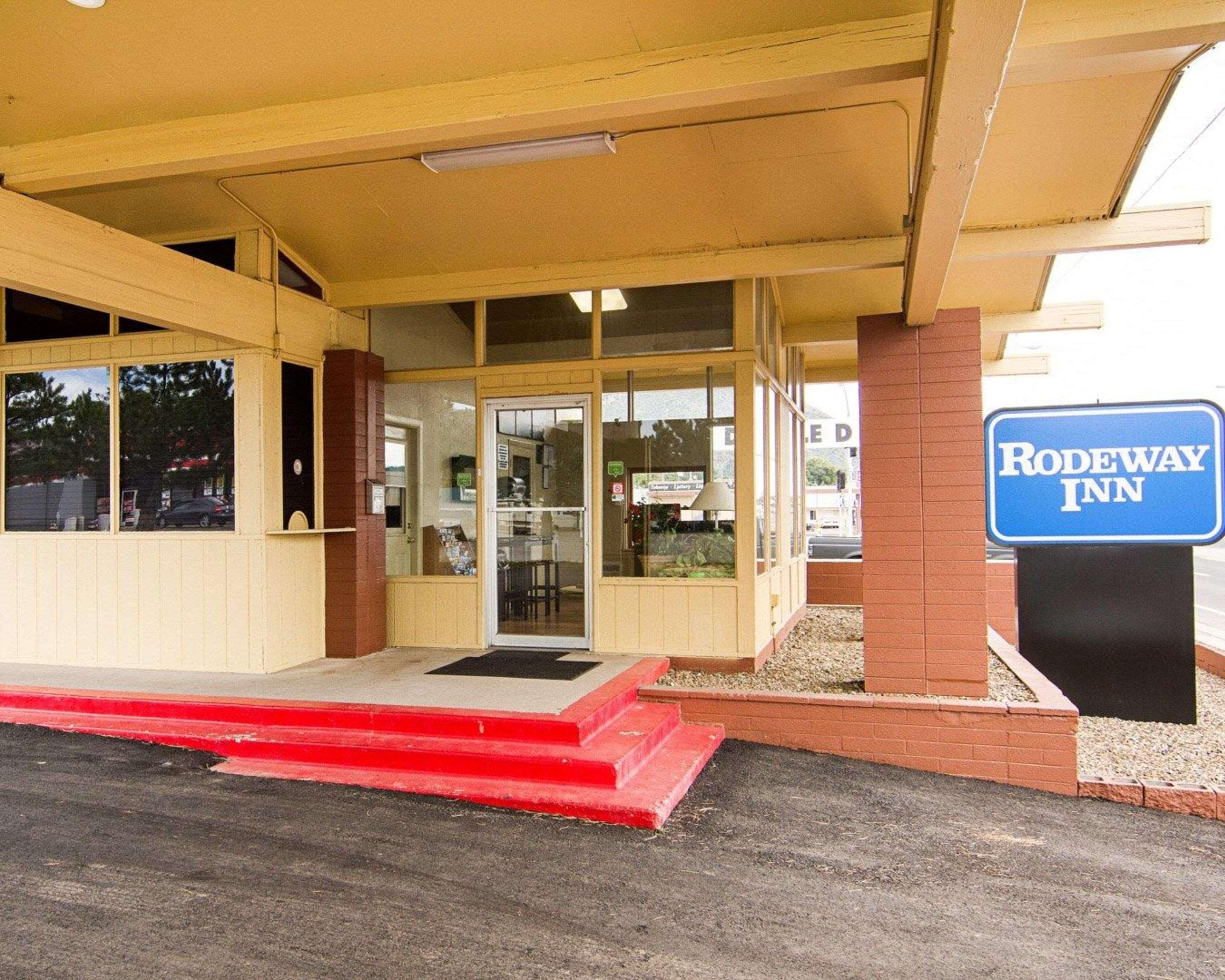 Inn Rodeway East Route 66 2*