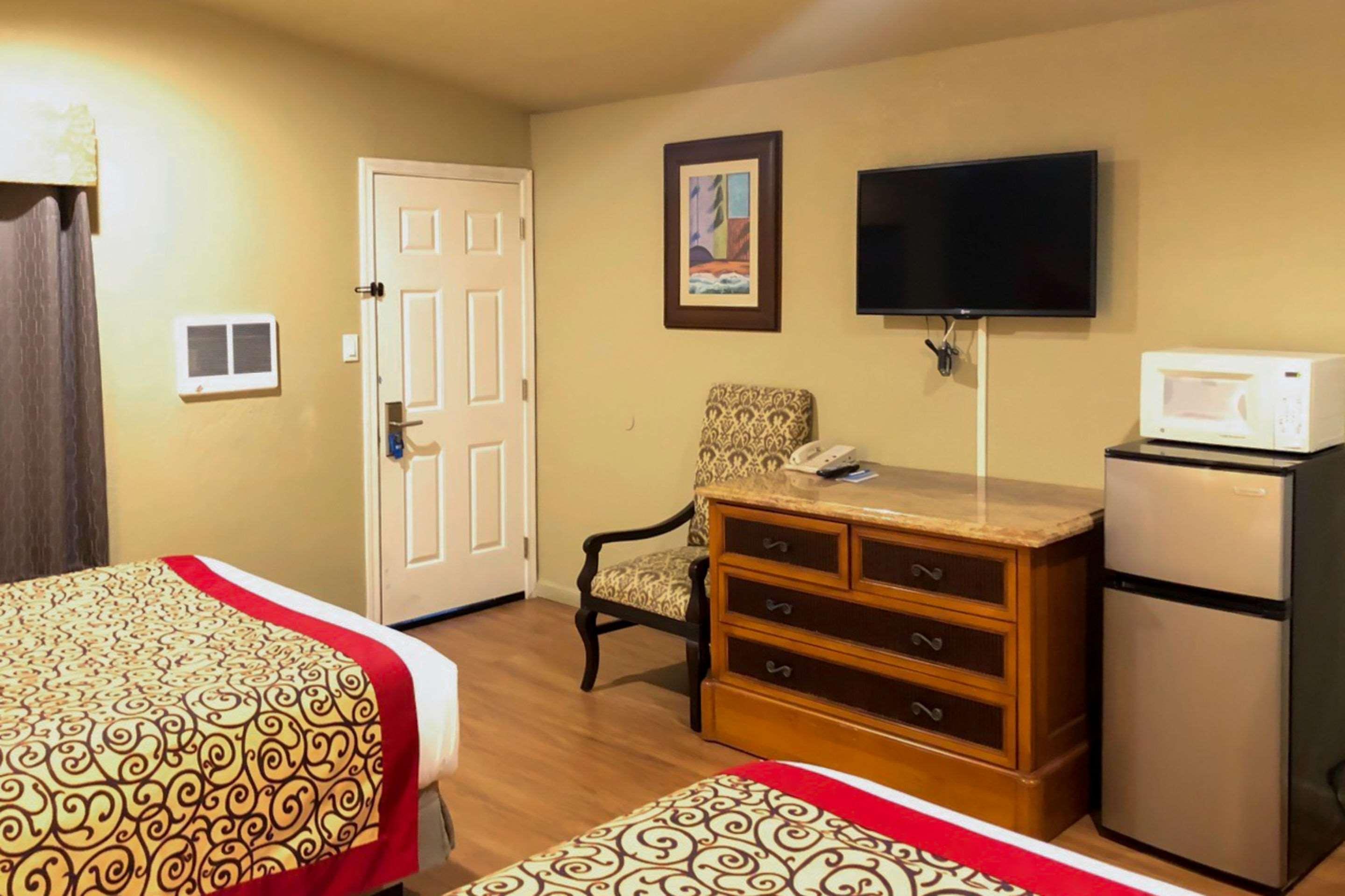 Rodeway East Route 66 Inn 2*