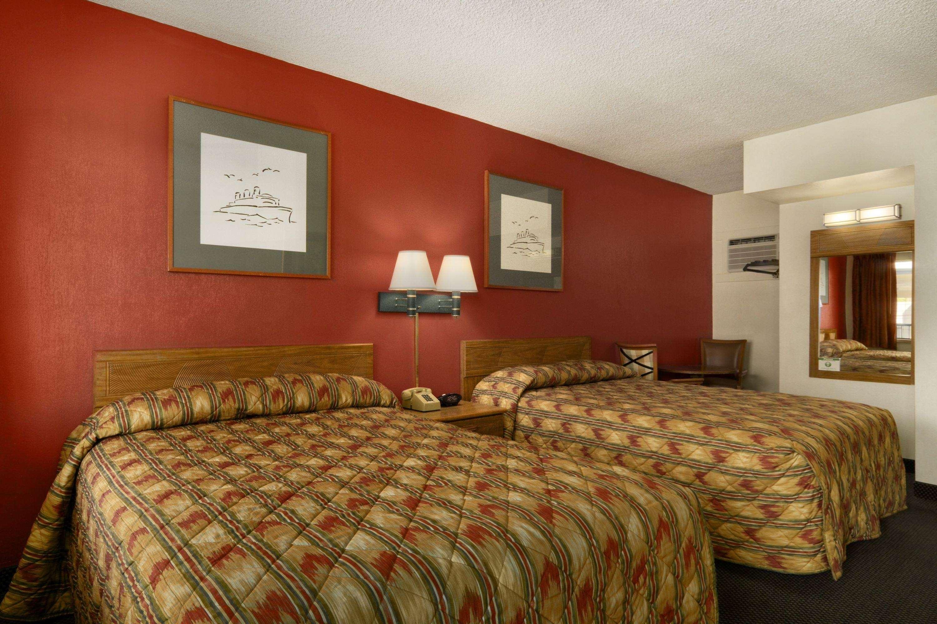 Howard Johnson By Wyndham West 2*