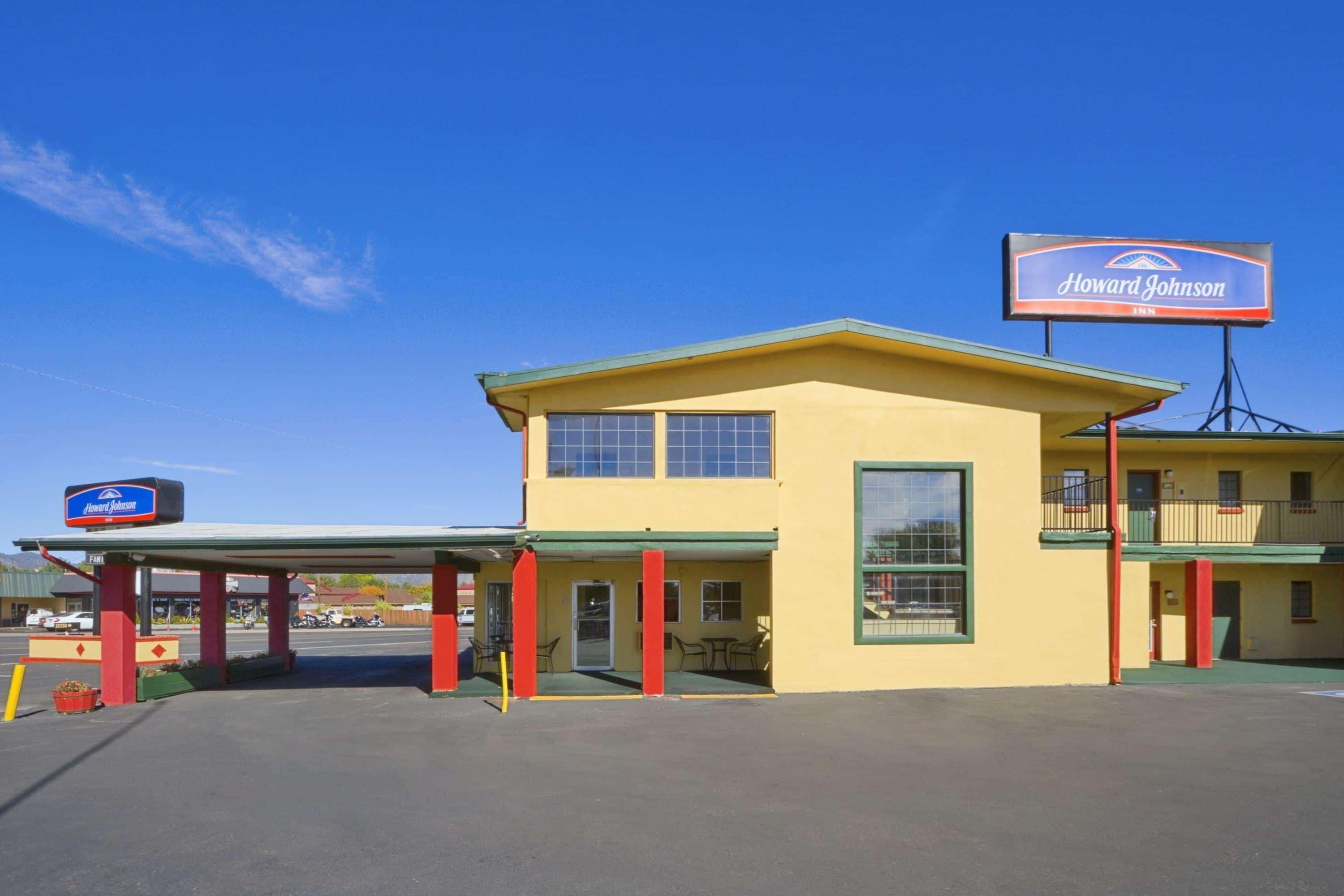 Howard Johnson By Wyndham West Motel