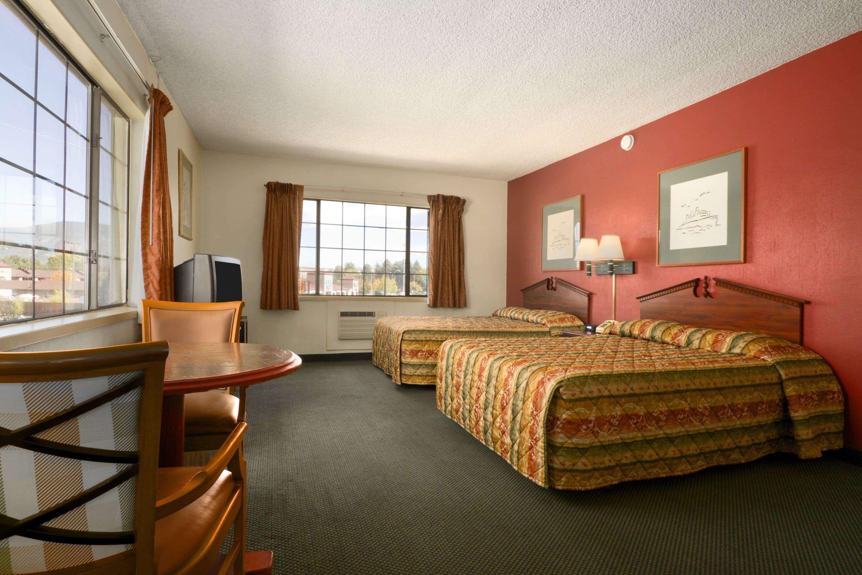 Howard Johnson By Wyndham West
