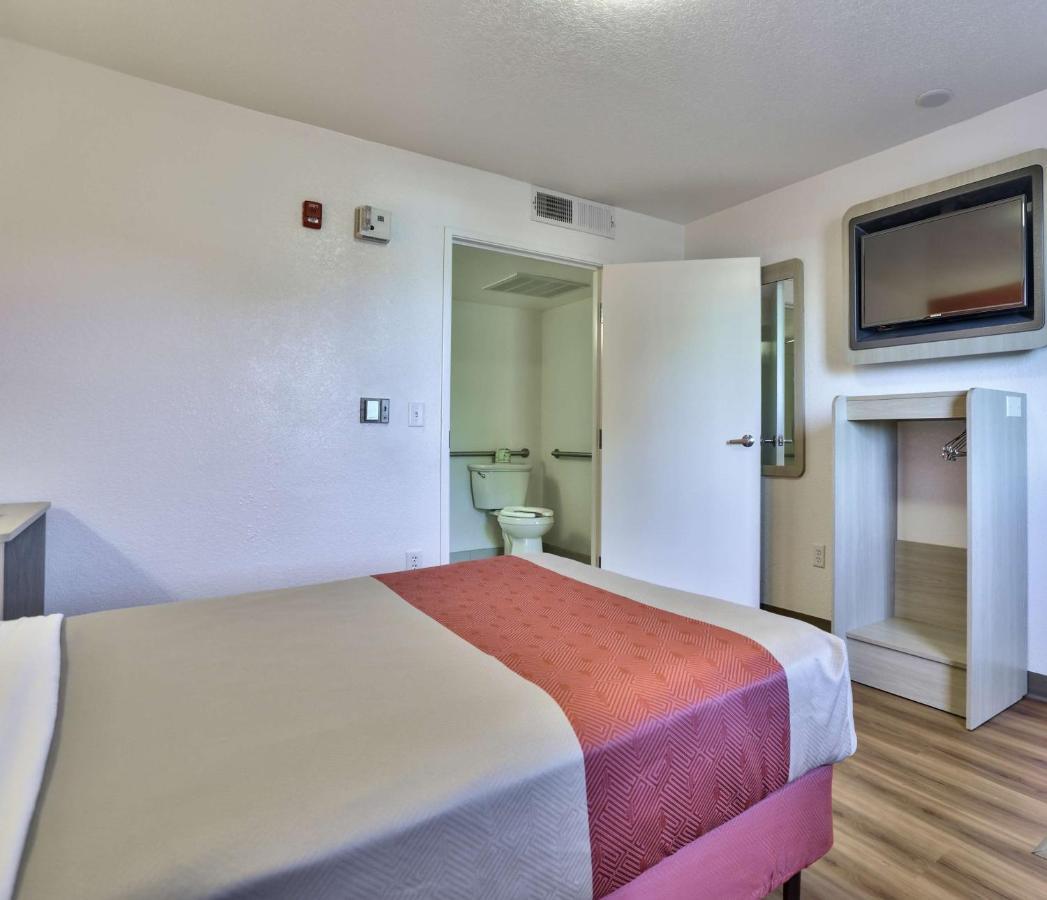 Hotel 6-flagstaff, Az - Butler