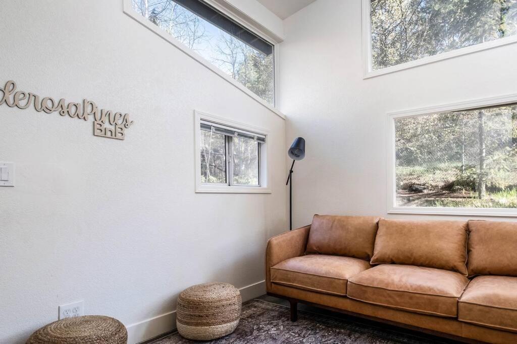 Holiday home Modern Boho - Hot Tub - 9 Min To Downtown