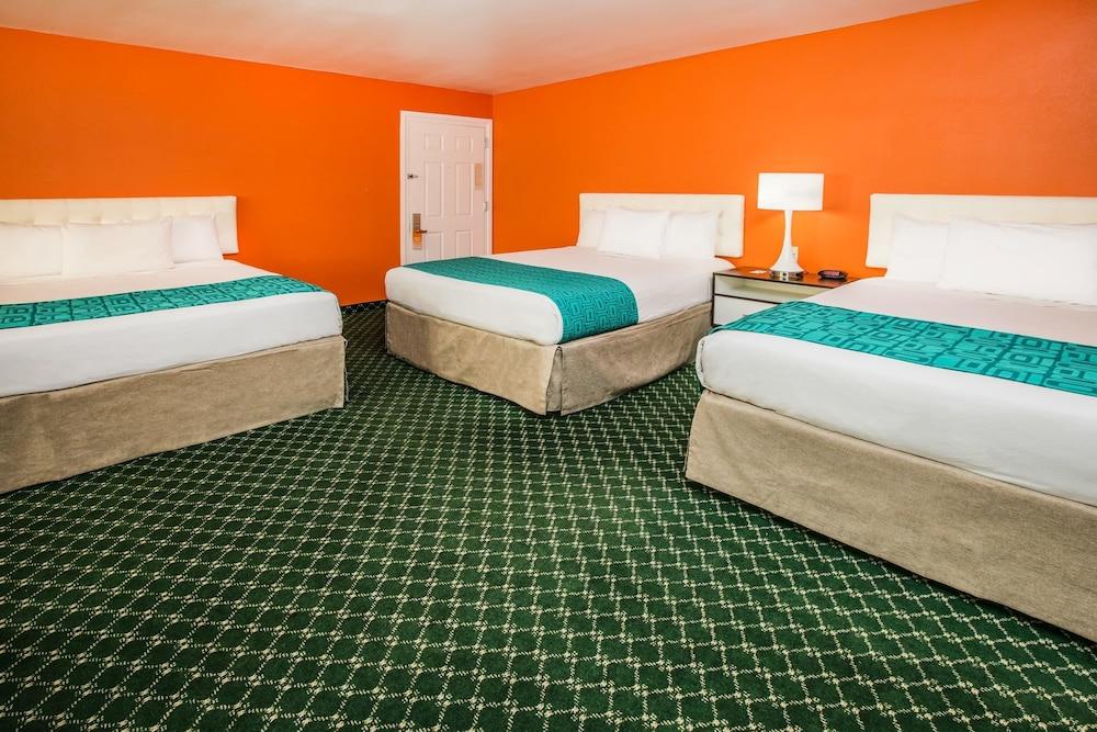 Hotel 6 Az 3*