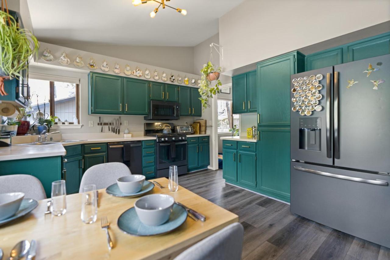 Stylish With In Gym Ac Fully Fenced Yard