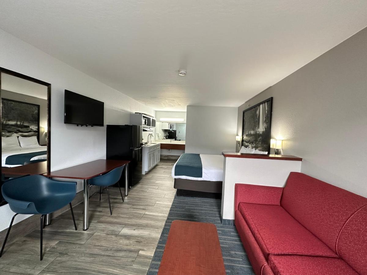 6 Az Hotel 3*