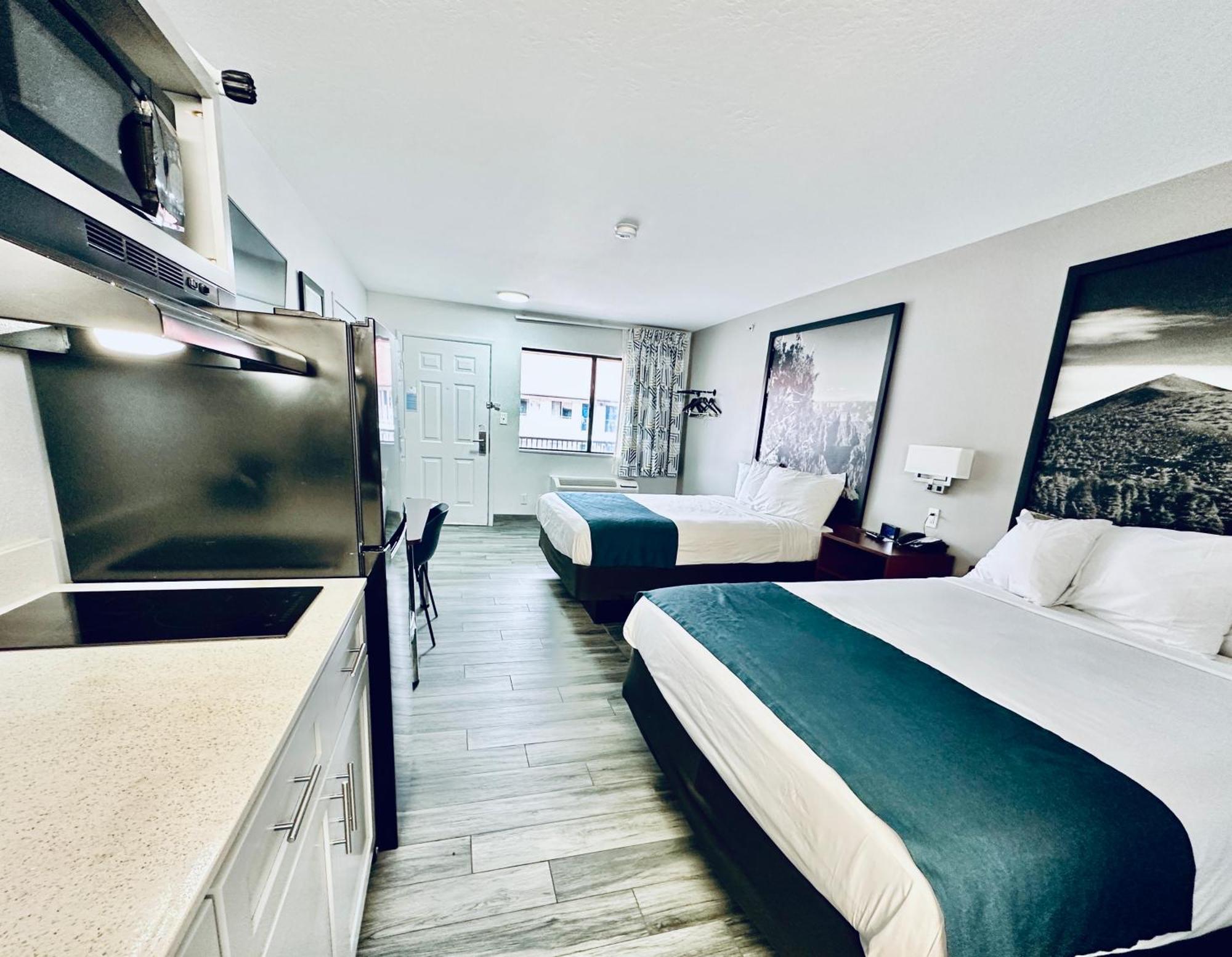 Hotel 6 Az 3*
