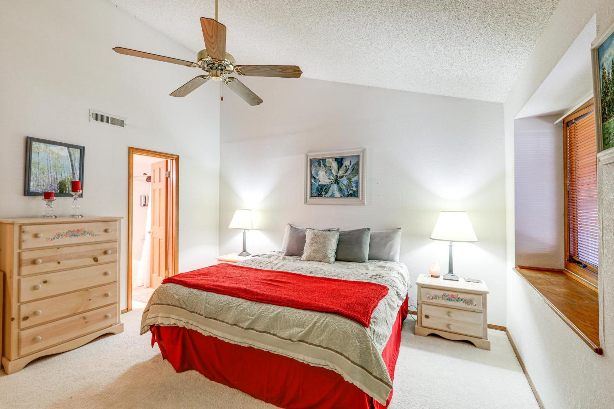 Cozy Retreat With Balcony And Pool Access! Apartment