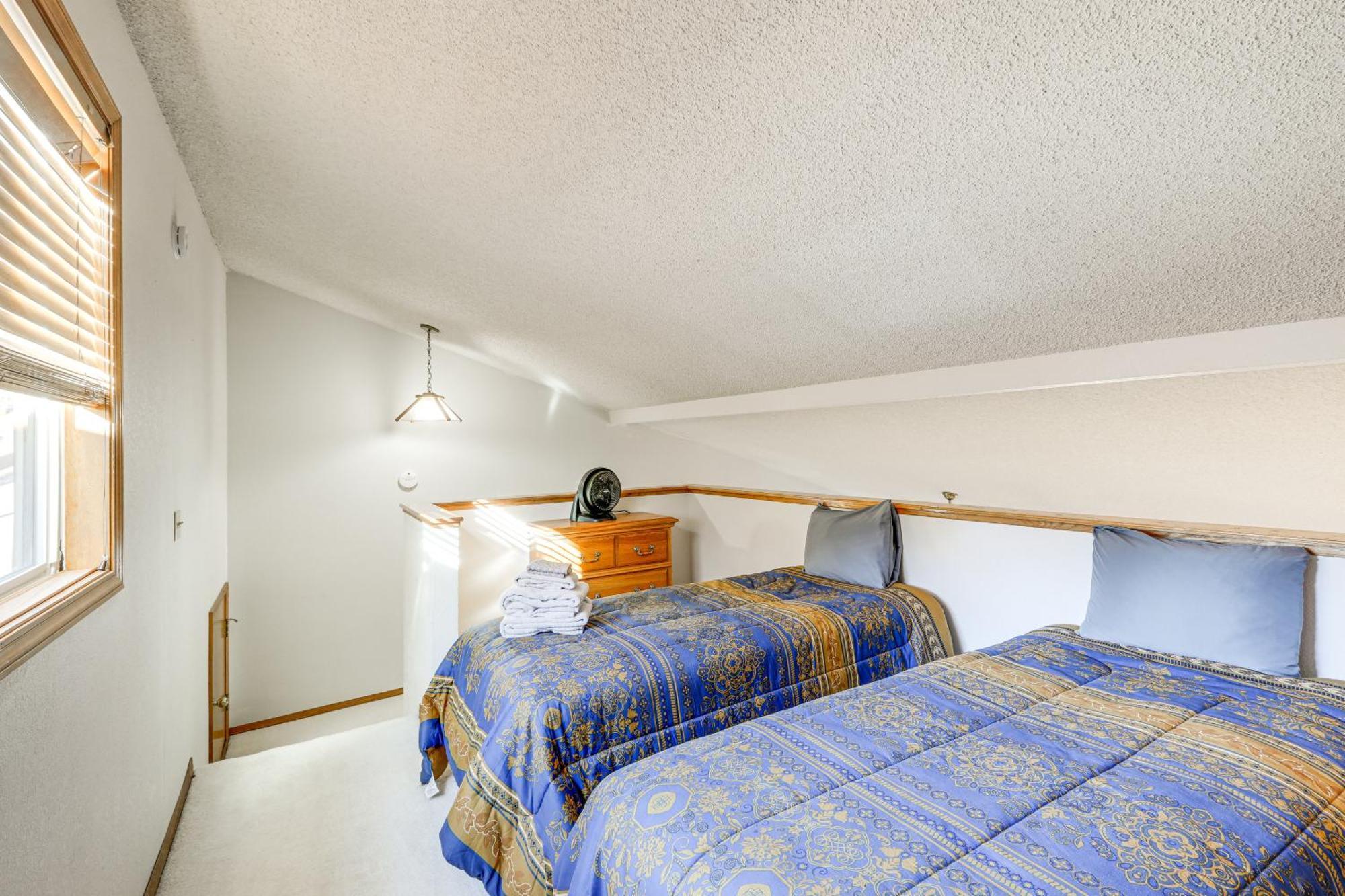 Cozy Retreat With Balcony And Pool Access!