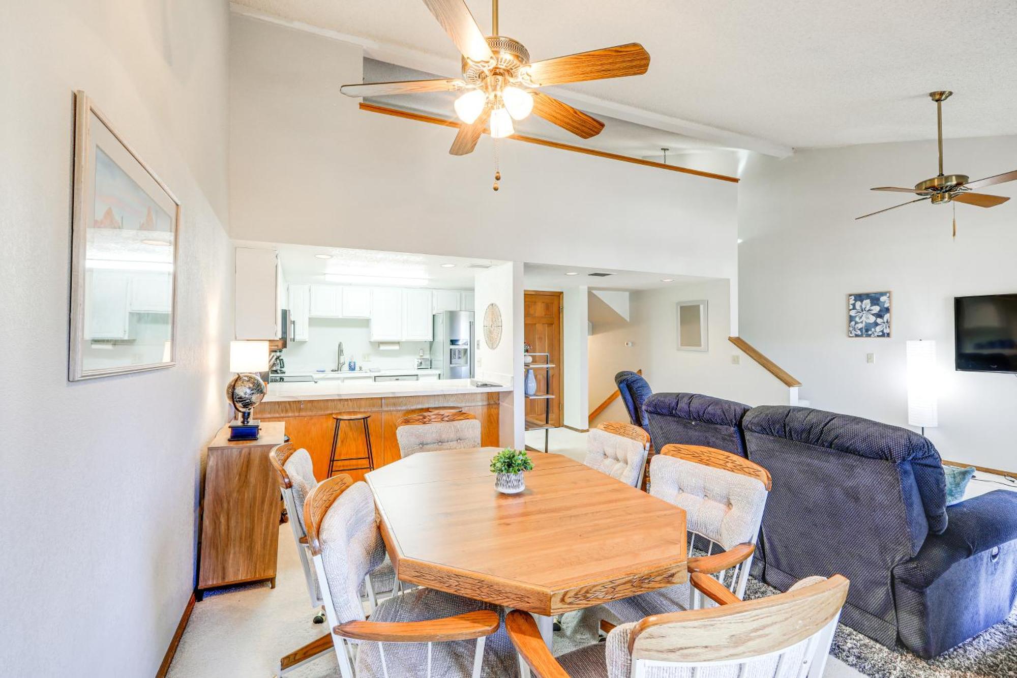 Apartment Cozy Retreat With Balcony And Pool Access!