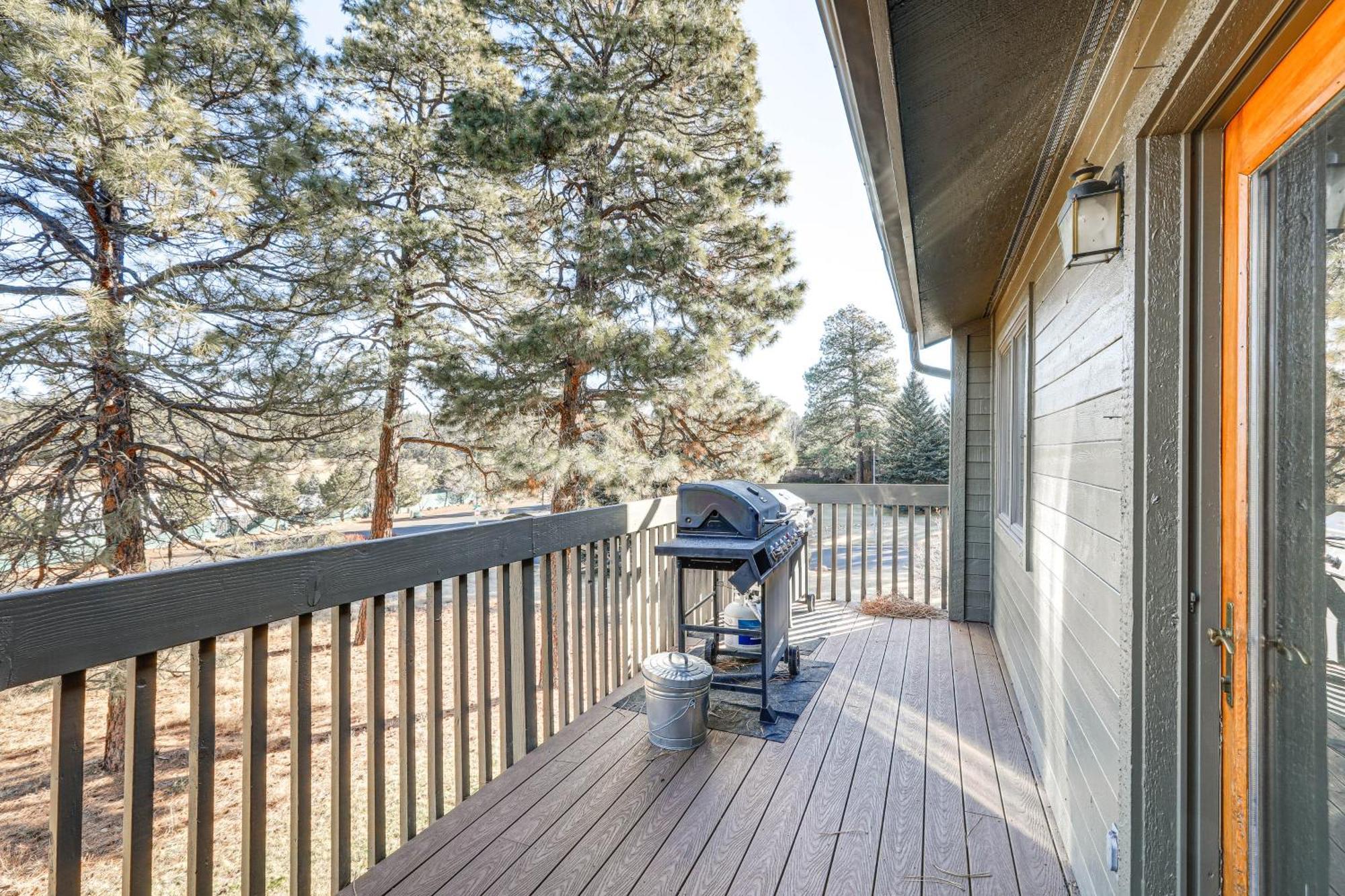 Cozy Retreat With Balcony And Pool Access! *