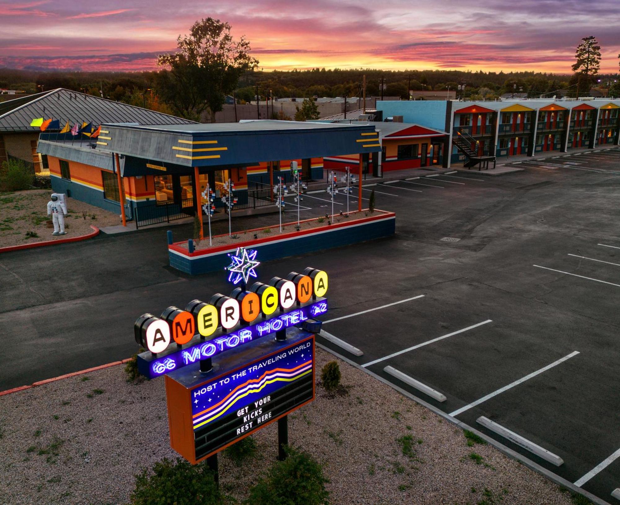 Americana Motor Hotel 4*