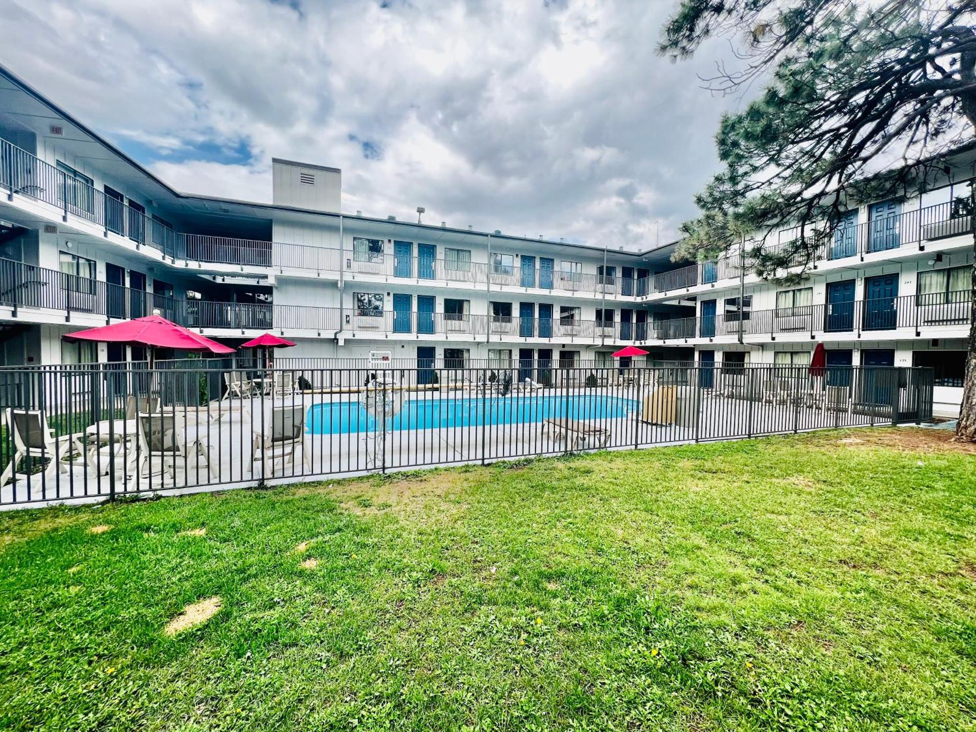 Hotel 6-flagstaff, Az - West - Woodland Village 2*