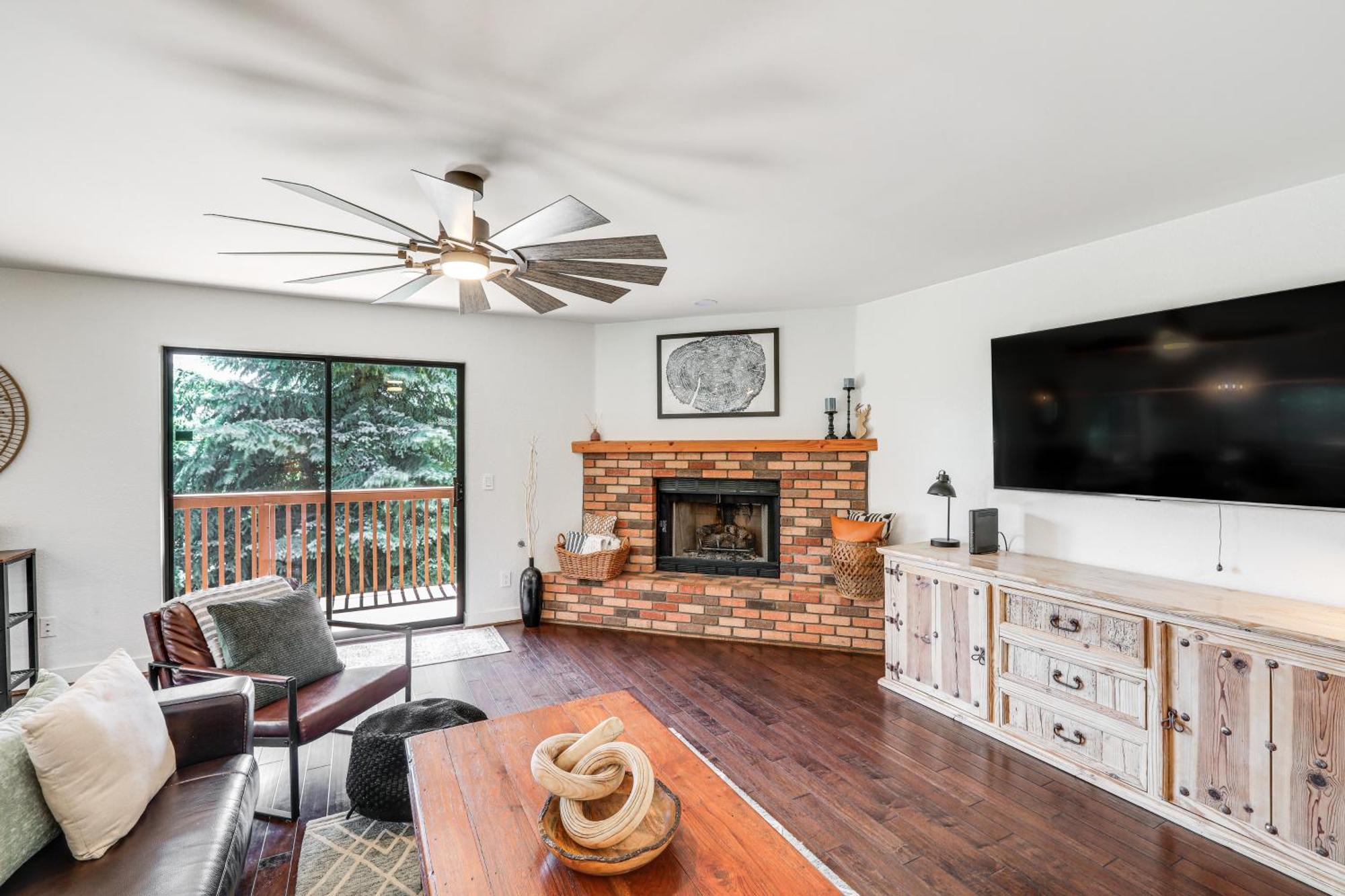 Apartment Quaint With Balcony About 6 Mi To Dtwn! *