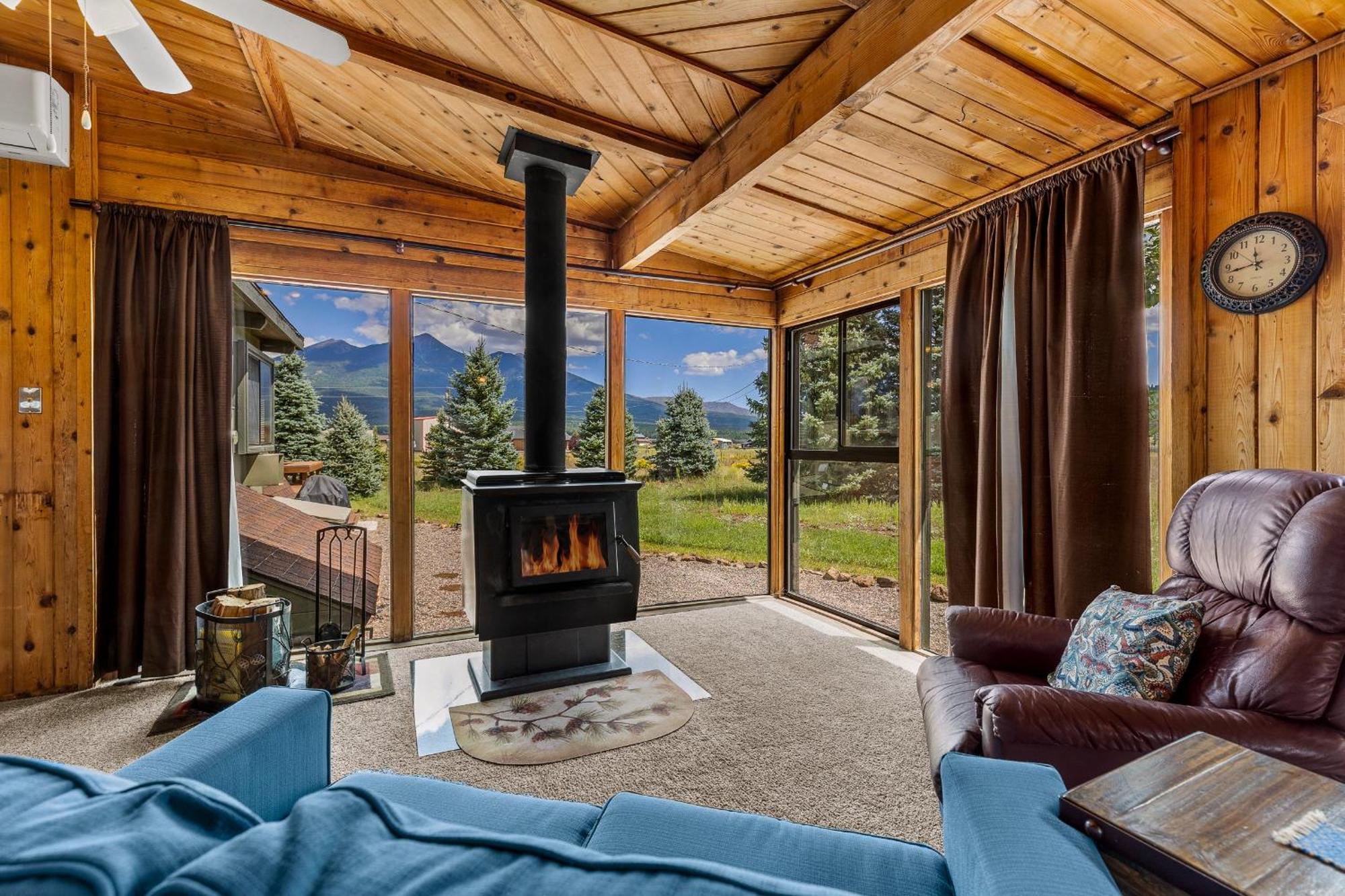 Chalet Rustic Mountain With Breathtaking Views