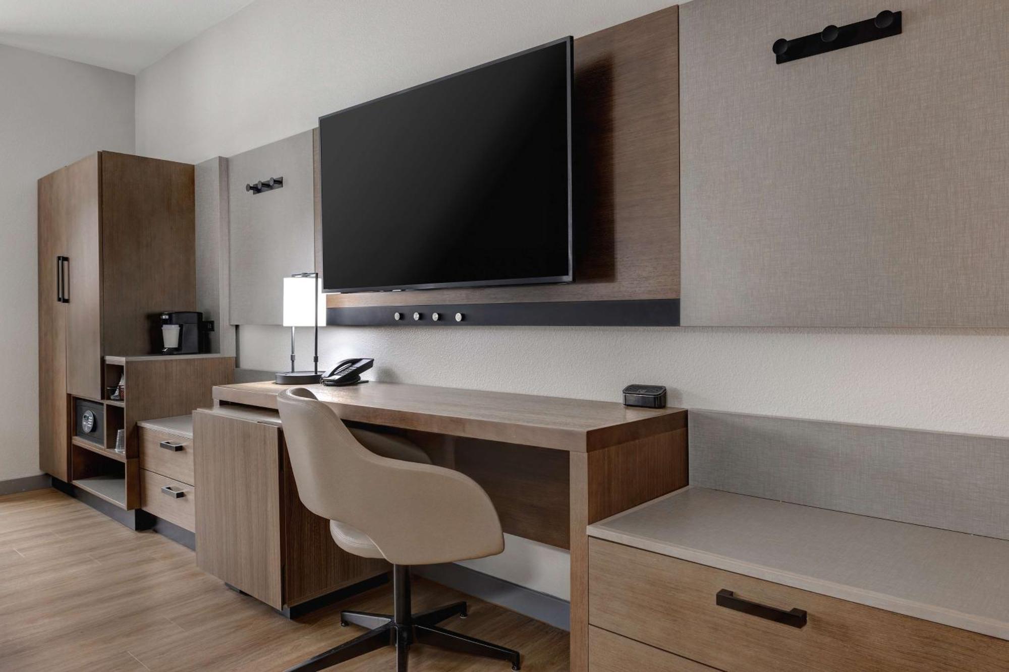 Hyatt Place Hotel *