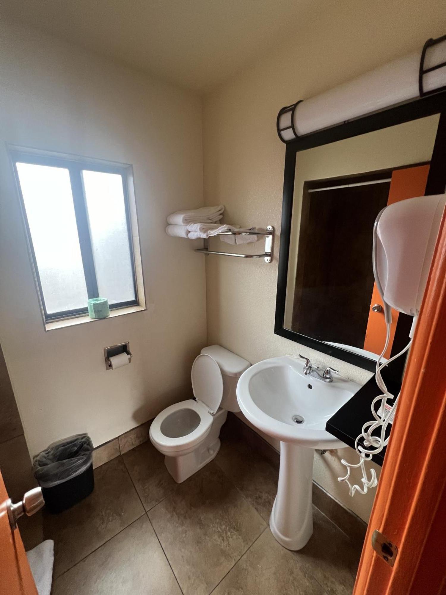 Motel Howard Johnson By Wyndham West 2*