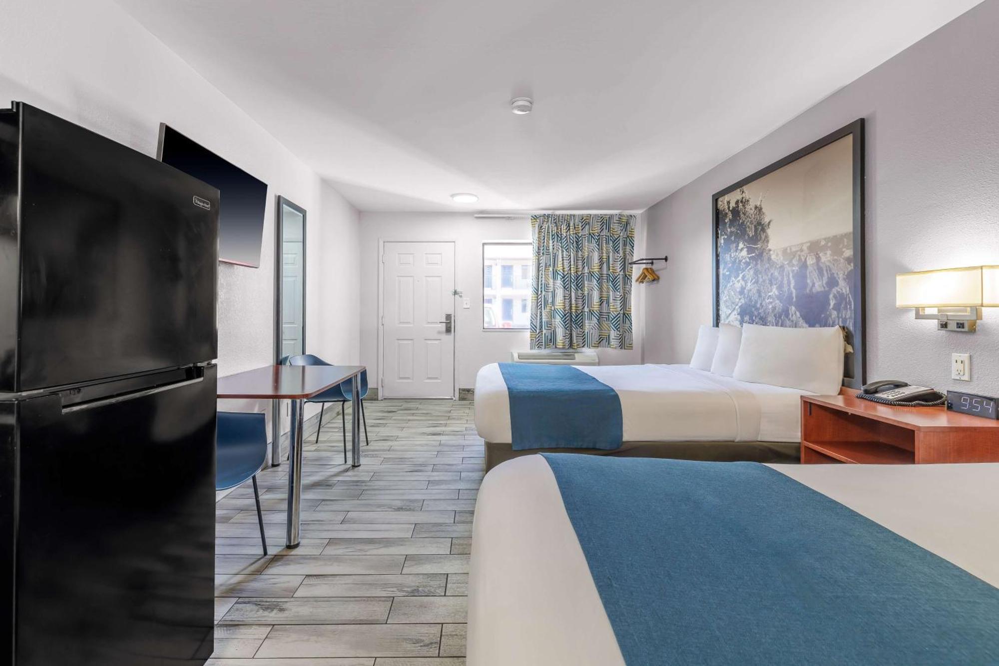 Hotel 6 Az 3*