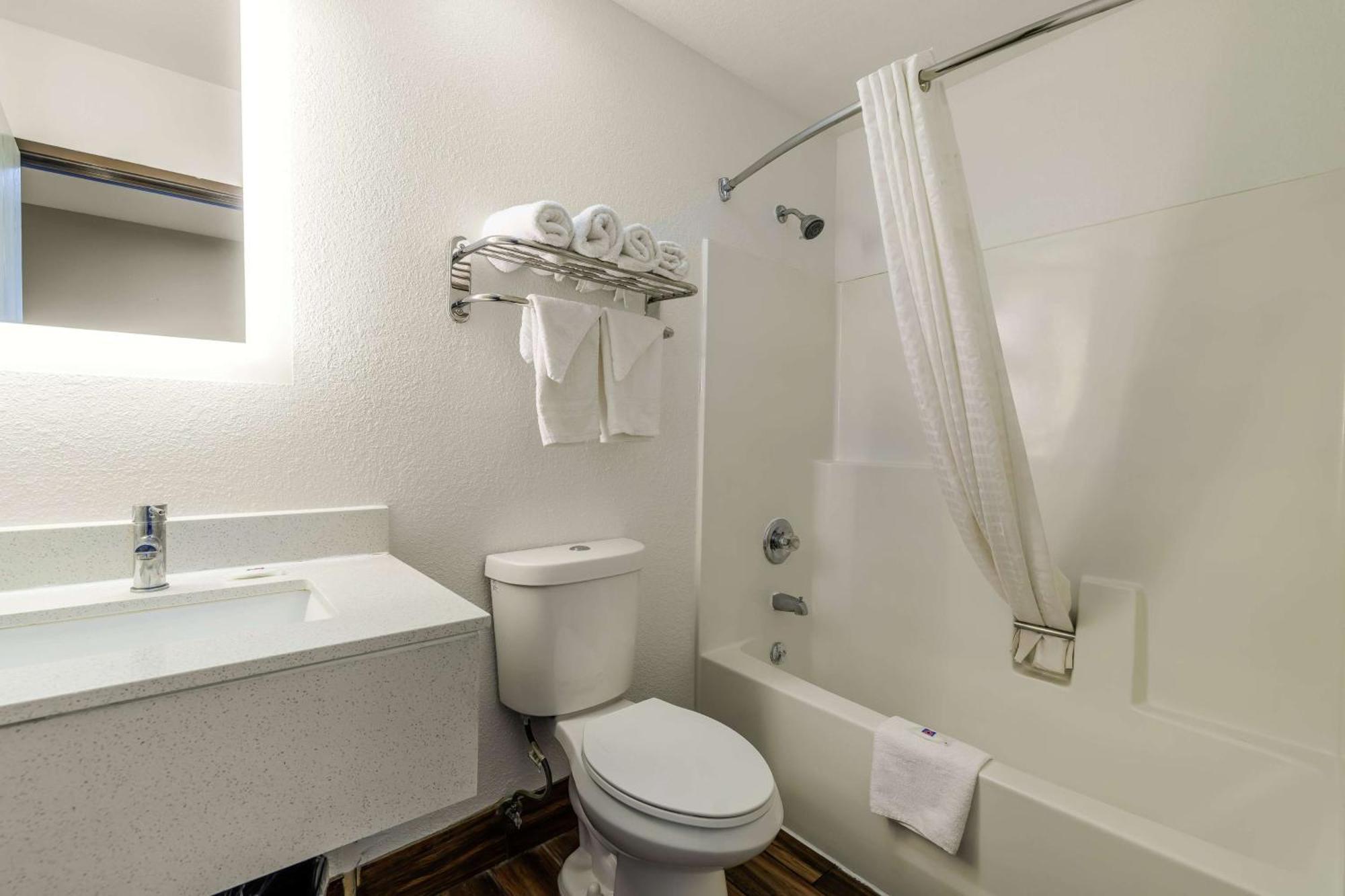 6 Az Hotel