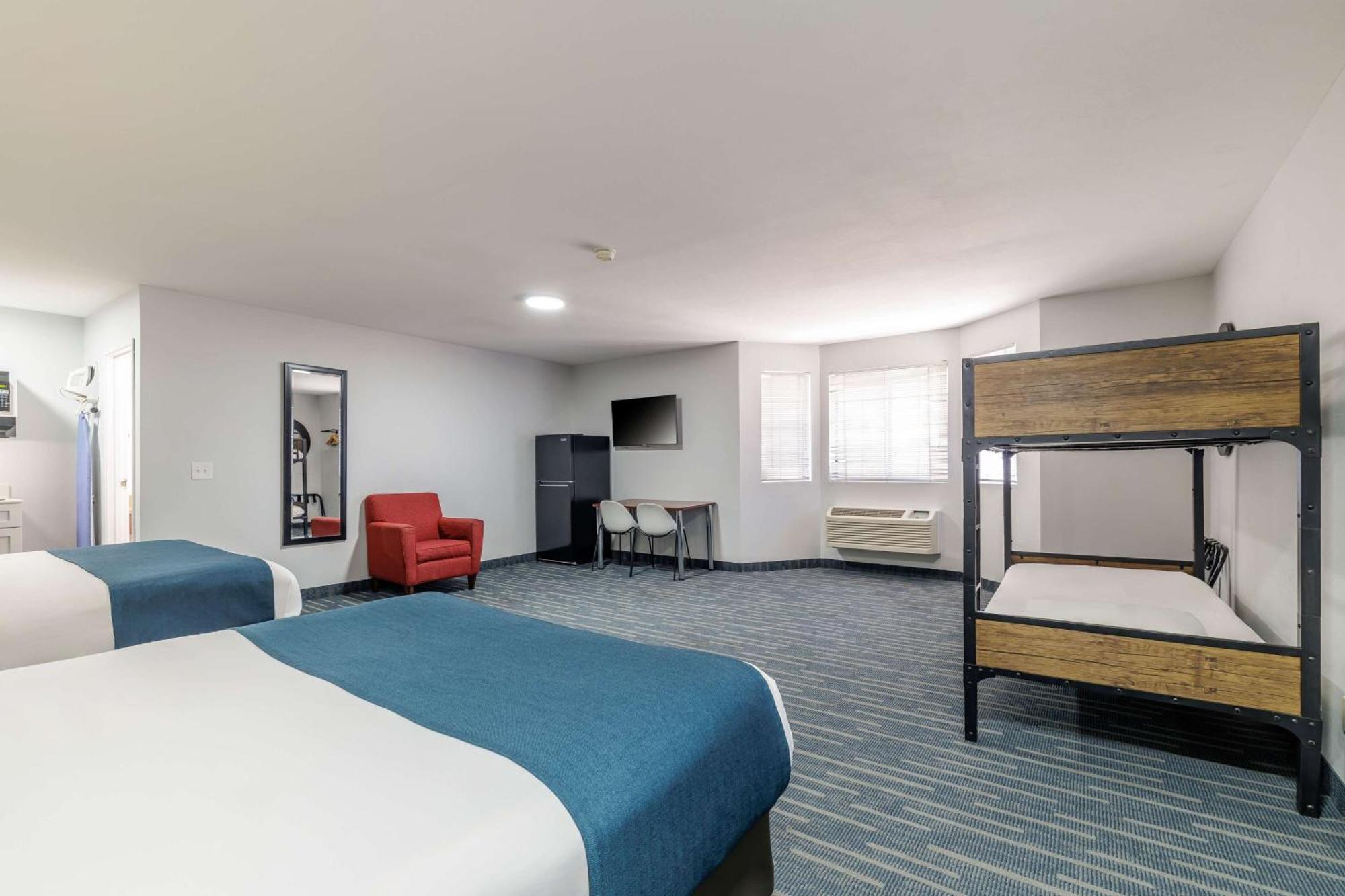6 Az Hotel