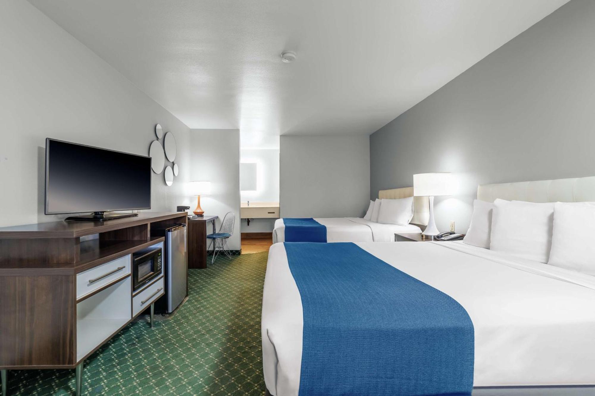 Hotel 6 Az 2*
