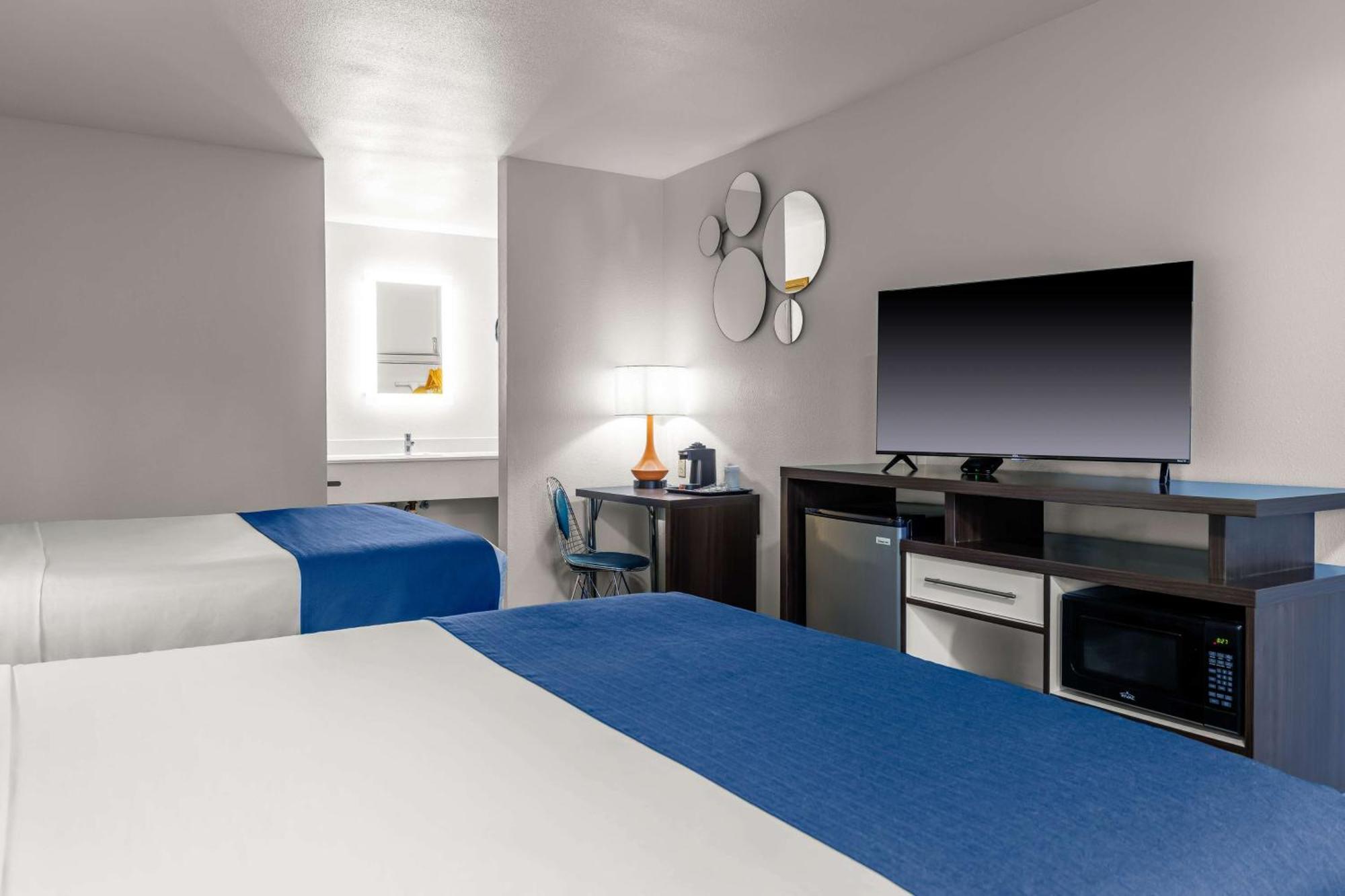 Hotel 6 Az 2*