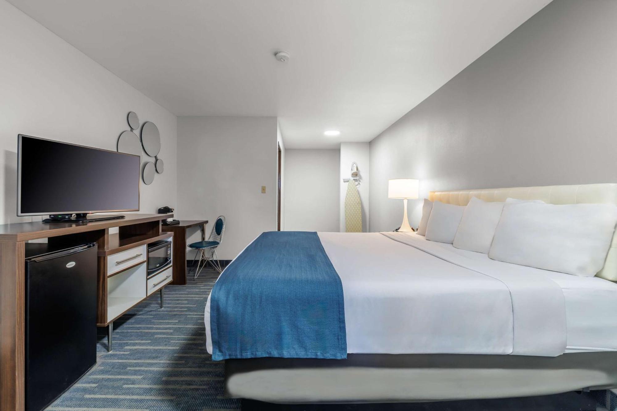 6 Az Hotel