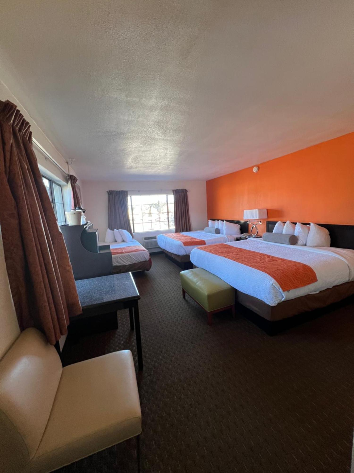 Howard Johnson By Wyndham West 2*