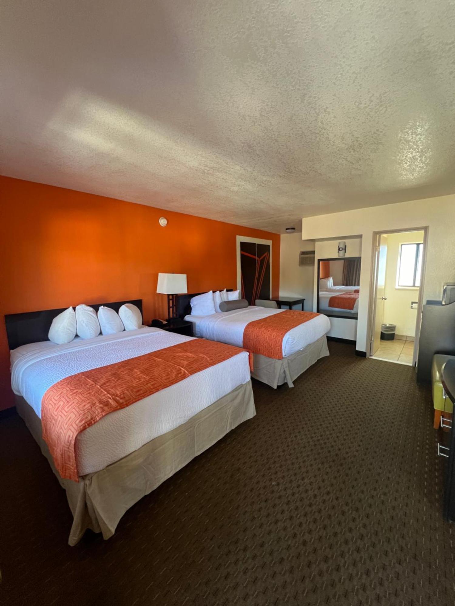Howard Johnson By Wyndham West 2*