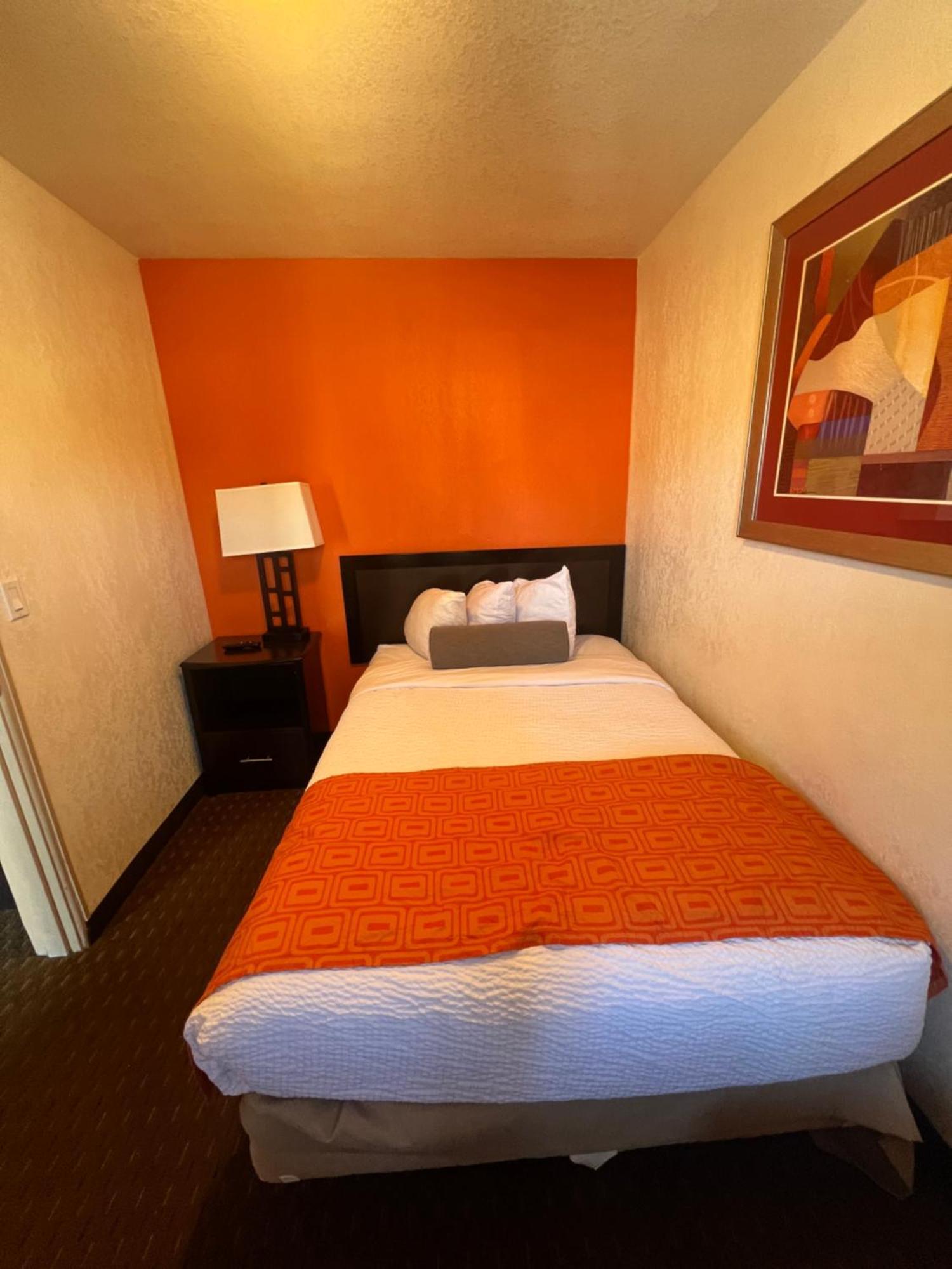 Motel Howard Johnson By Wyndham West