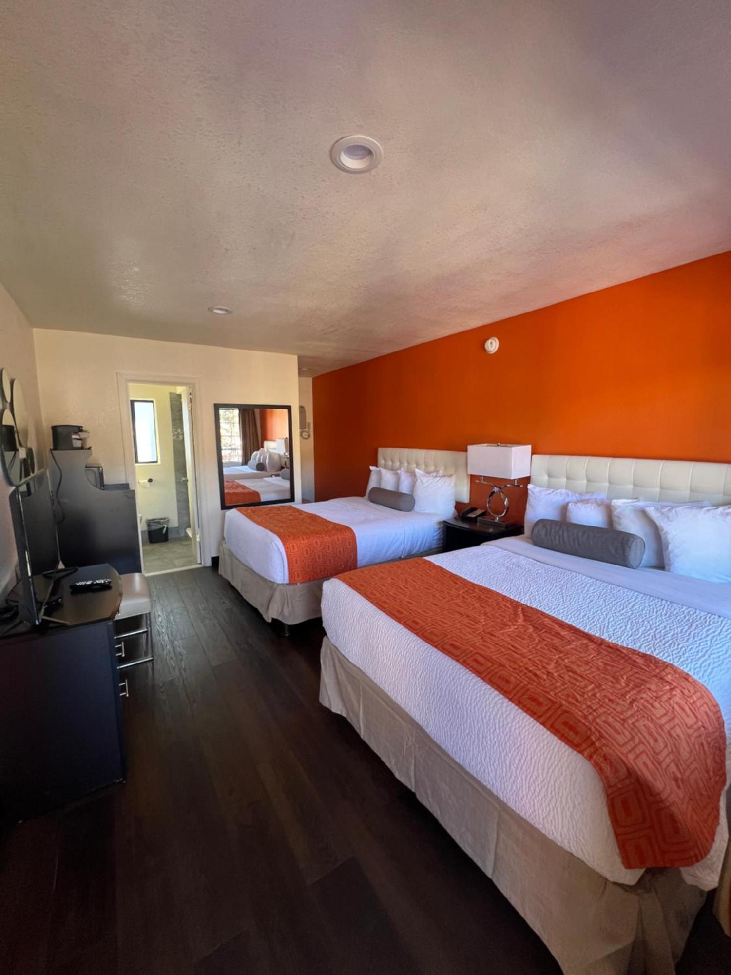 Motel Howard Johnson By Wyndham West 2*