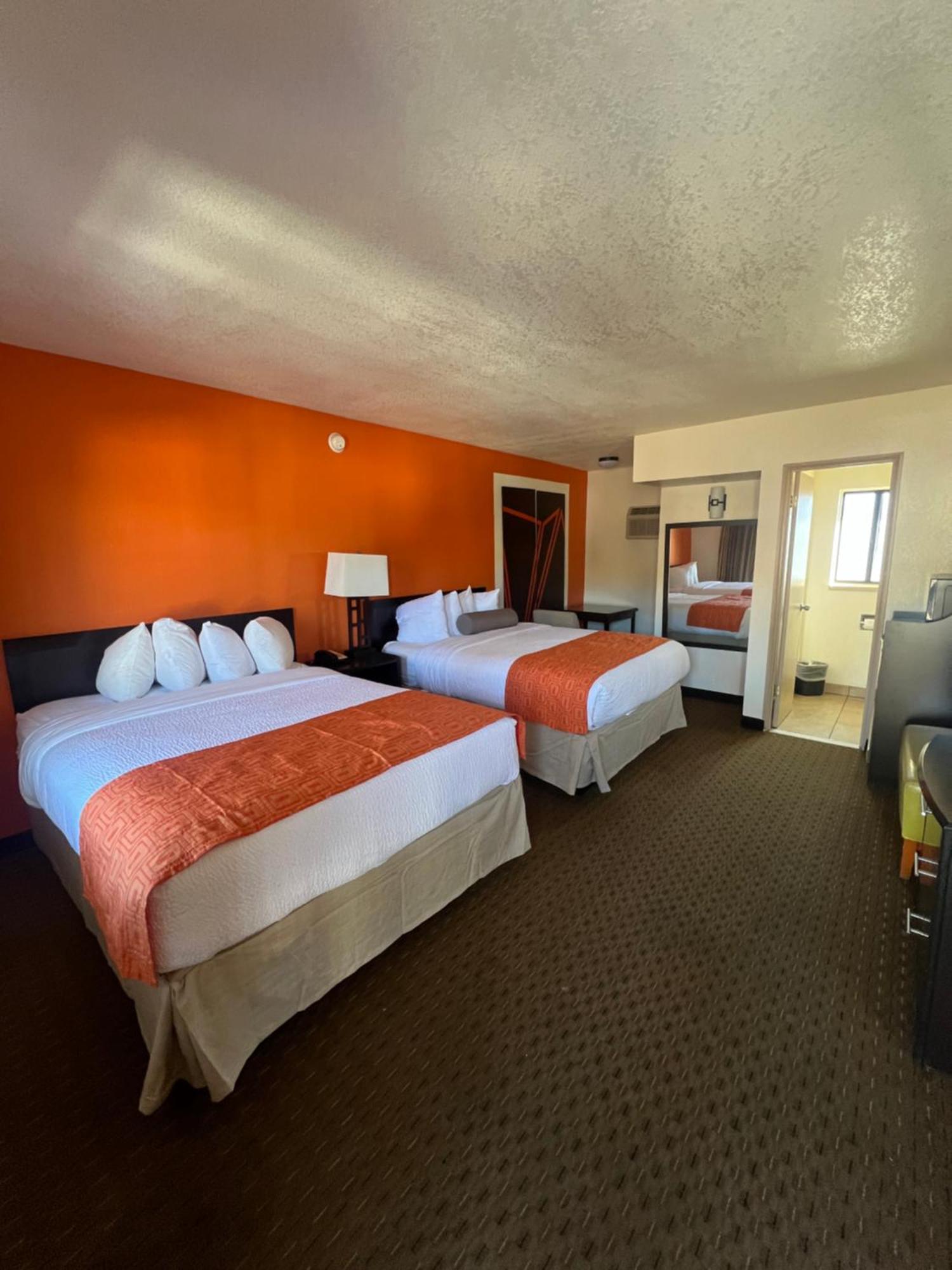 Howard Johnson By Wyndham West 2*