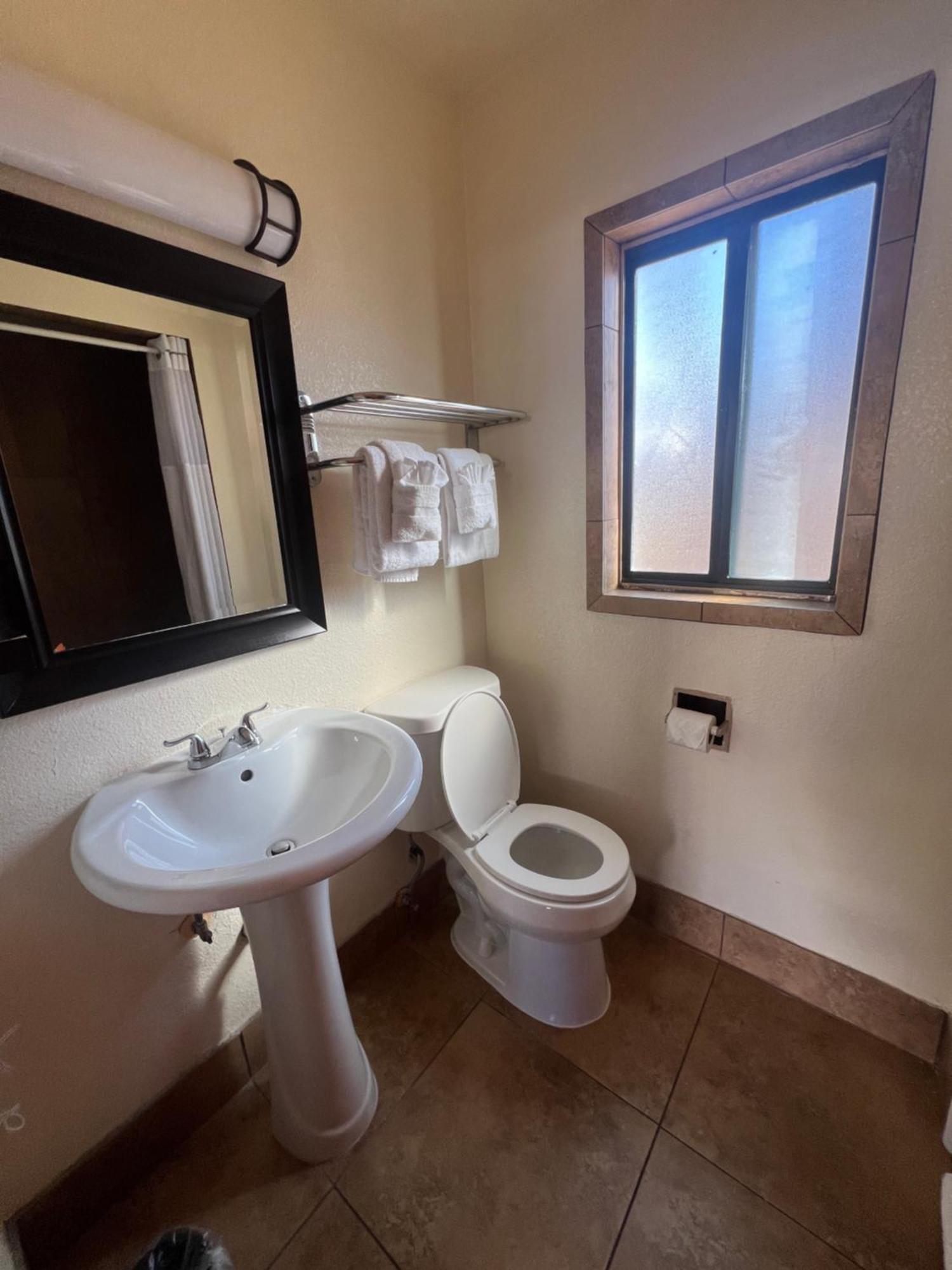 Motel Howard Johnson By Wyndham West 2*