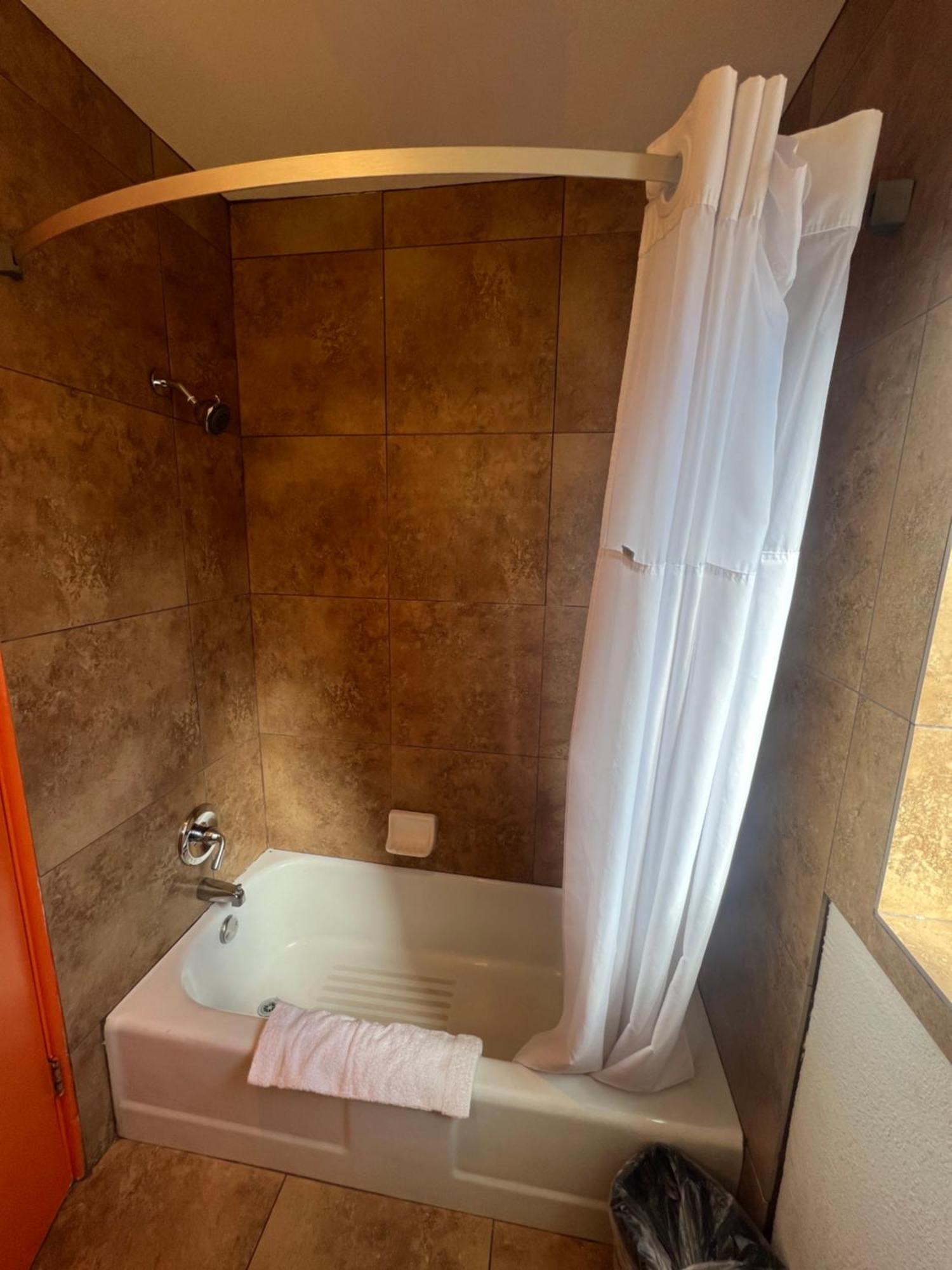 Howard Johnson By Wyndham West 2*
