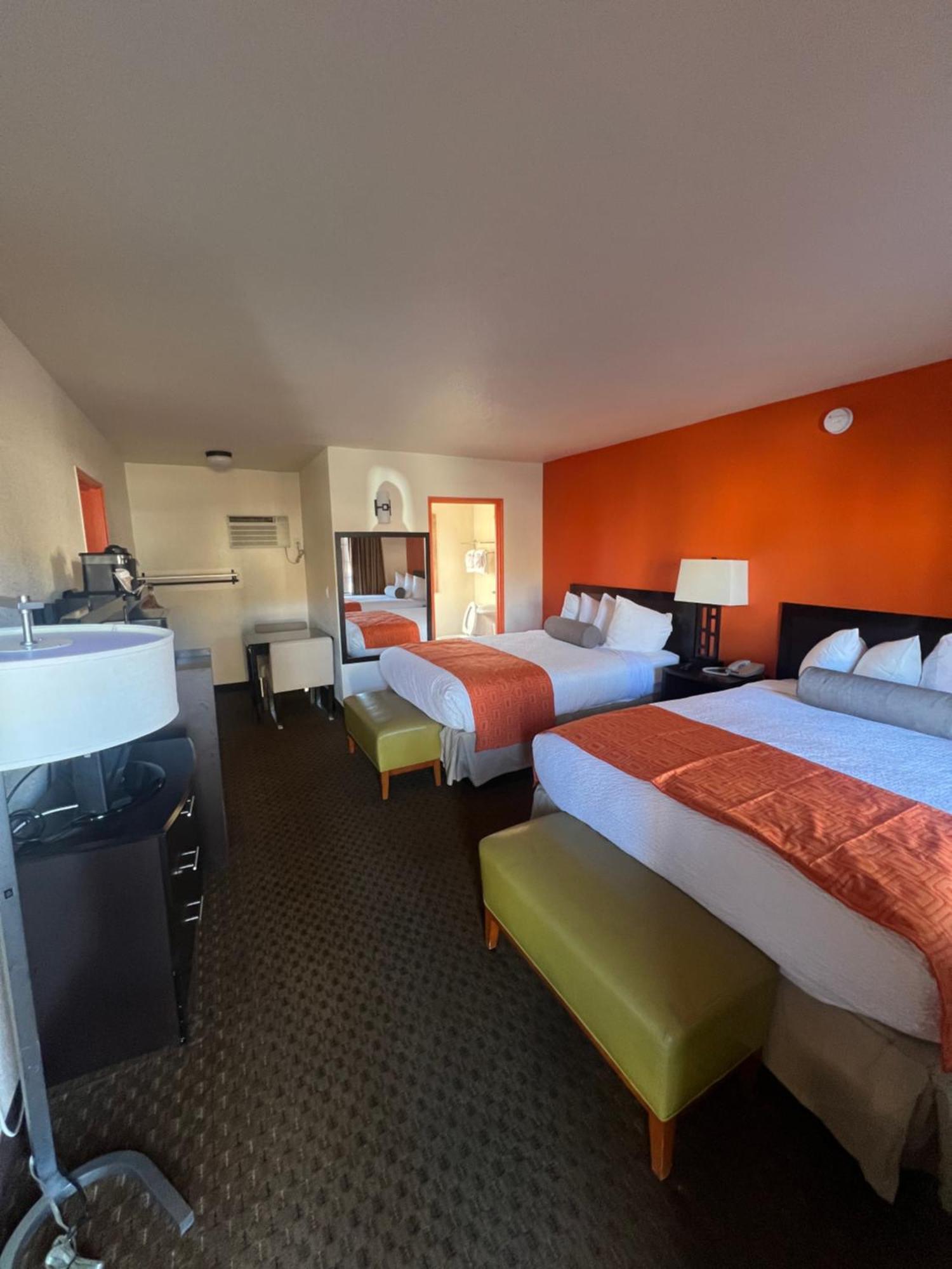 Howard Johnson By Wyndham West 2*