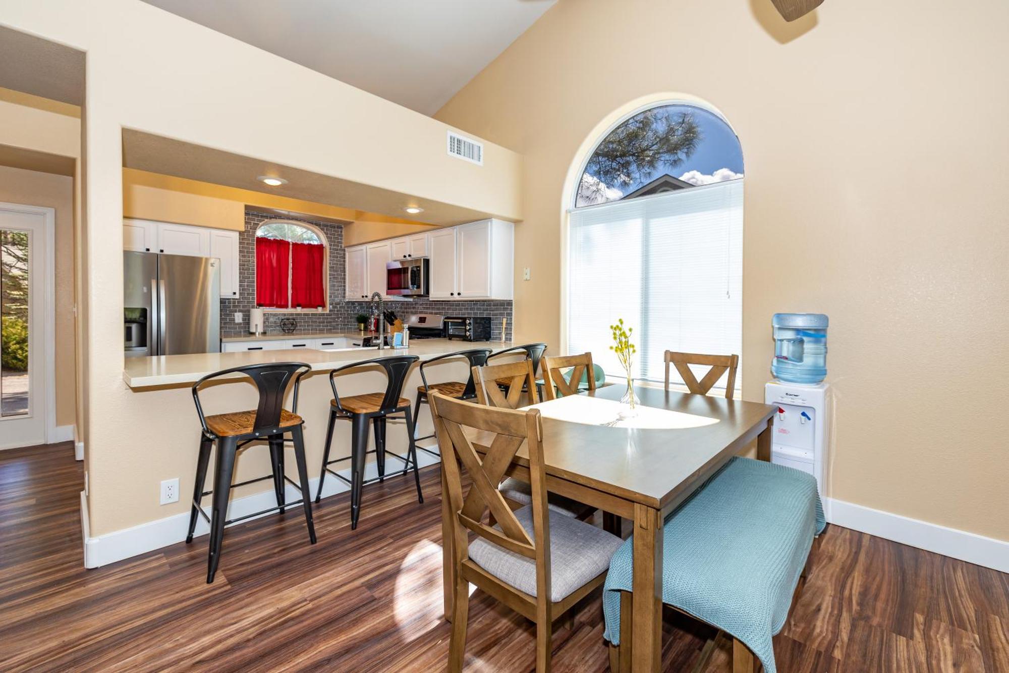 Mountain Jewel Modern Townhome In The Pines Great Location Near Downtown Flagstaff