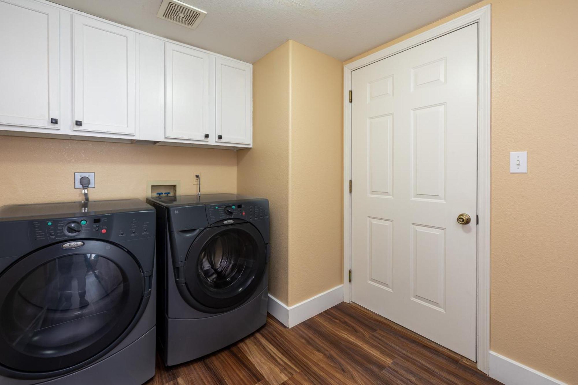 Mountain Jewel Modern Townhome In The Pines Great Location Near Downtown