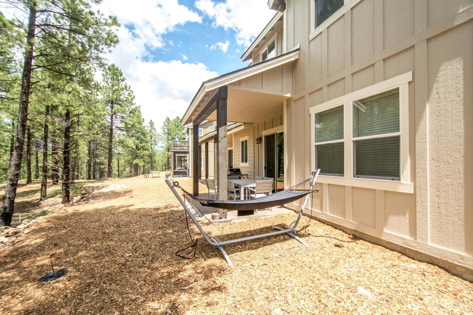 Chic Stylish 4 Bedroom Newly Built Town-home Perfect Location Villa